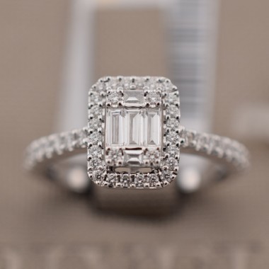 Anello illusione in oro bianco